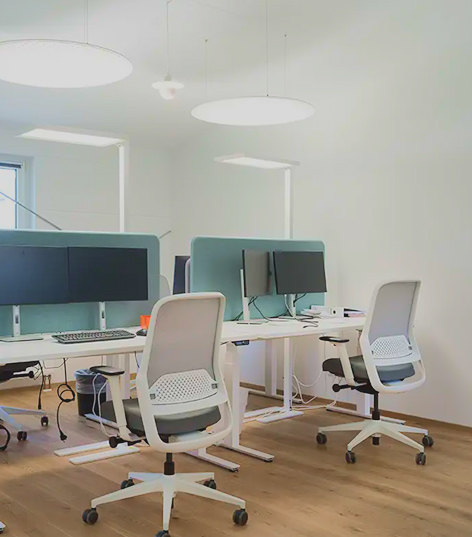 Workstation in AMW's modern office space in Warngau