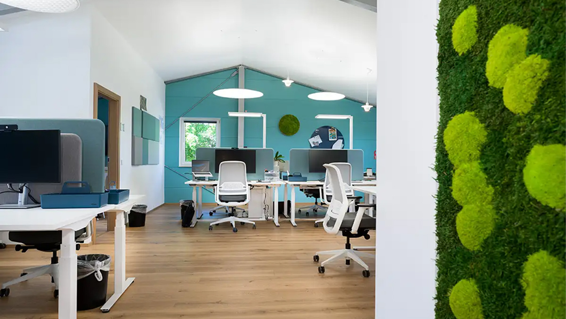 Modern office workstations at AMW in Warngau