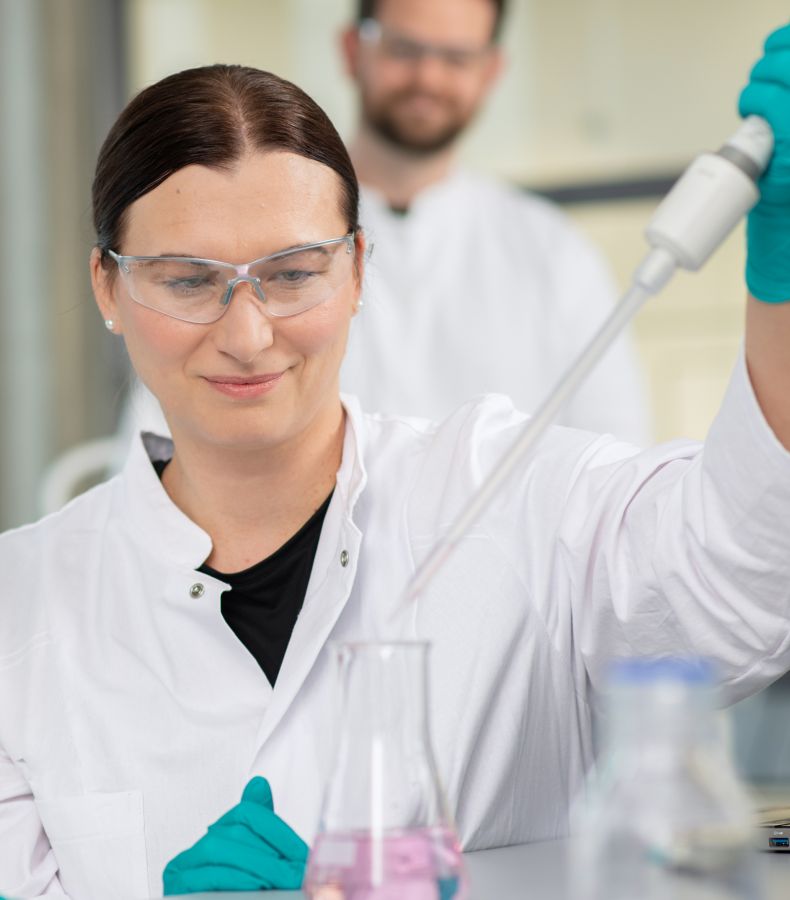 images/karriere/science-and-quality/amw_karriere_labor-4.jpg#joomlaImage://local-images/karriere/science-and-quality/amw_karriere_labor-4.jpg?width=1896&height=2148