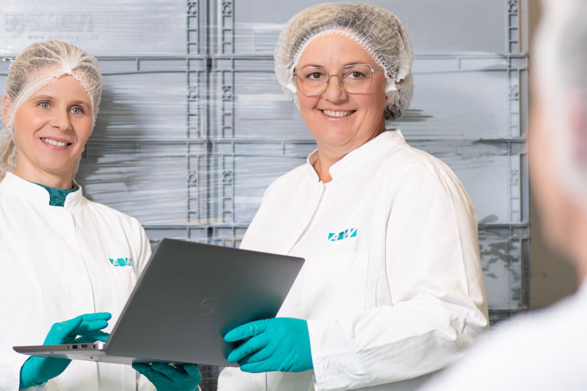 AMW Mitarbeiterin Elena, Production