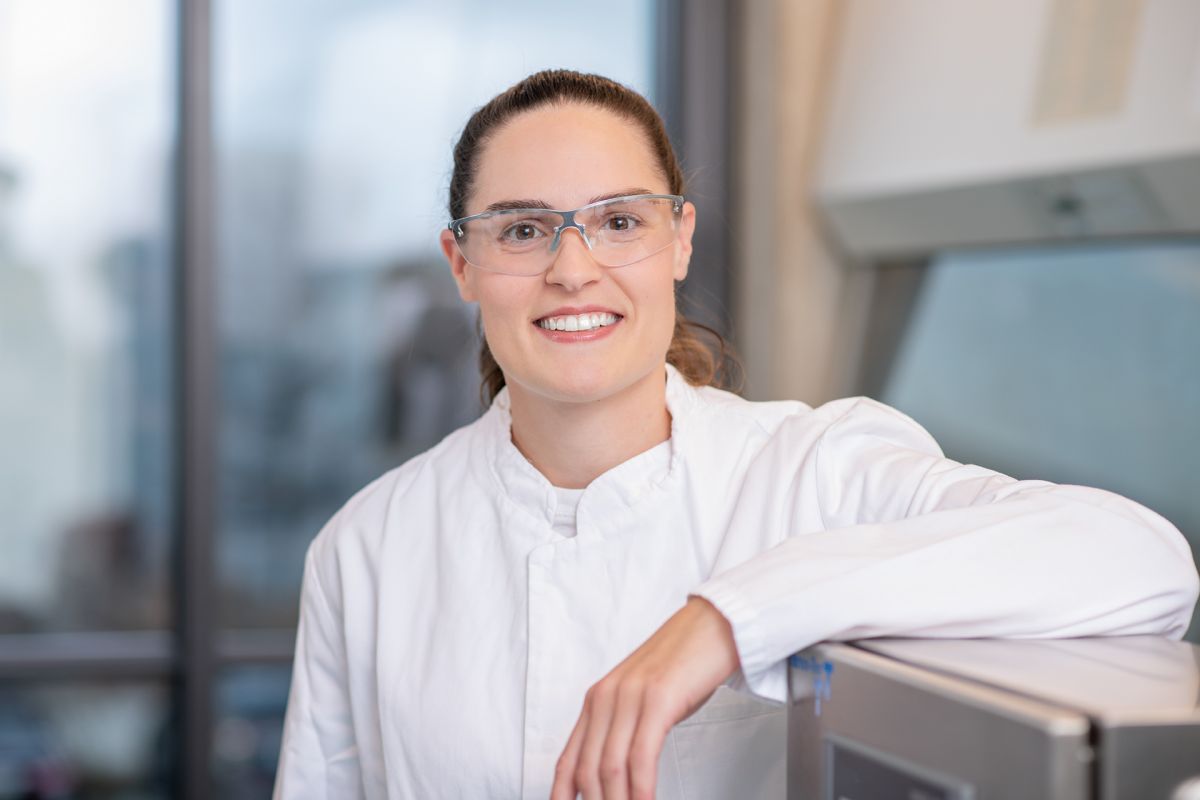 AMW Mitarbeiterin Bettina, Quality Control