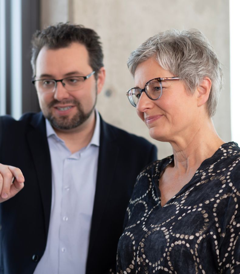 Mitarbeiter bei AMW im Gespräch