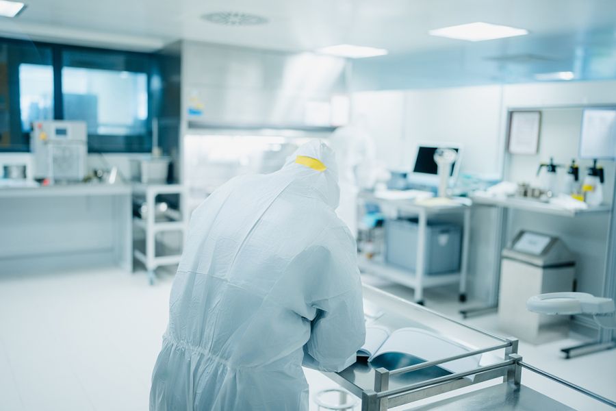 Mitarbeiter in der Produktion von AMW
