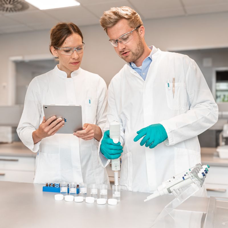 employee and partner employee in the laboratory of AMW