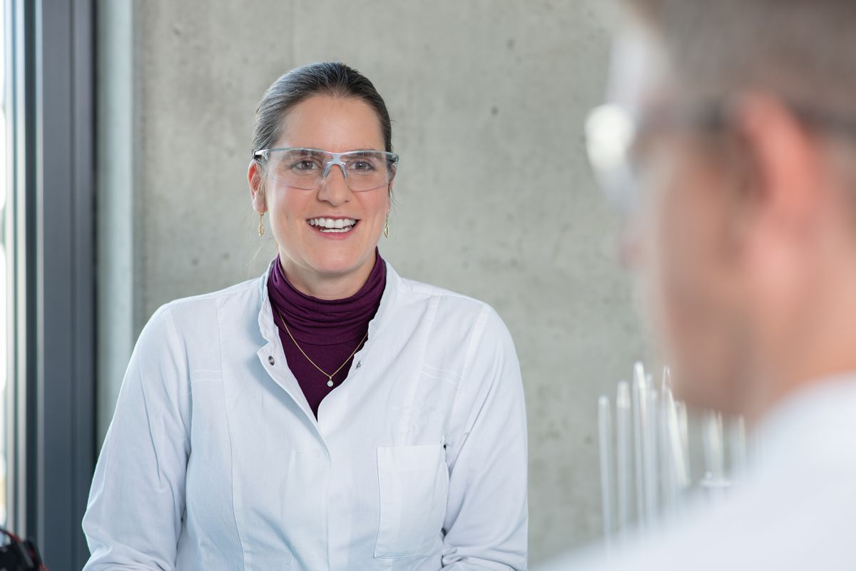 AMW Mitarbeiterin Stephanie, Quality Control