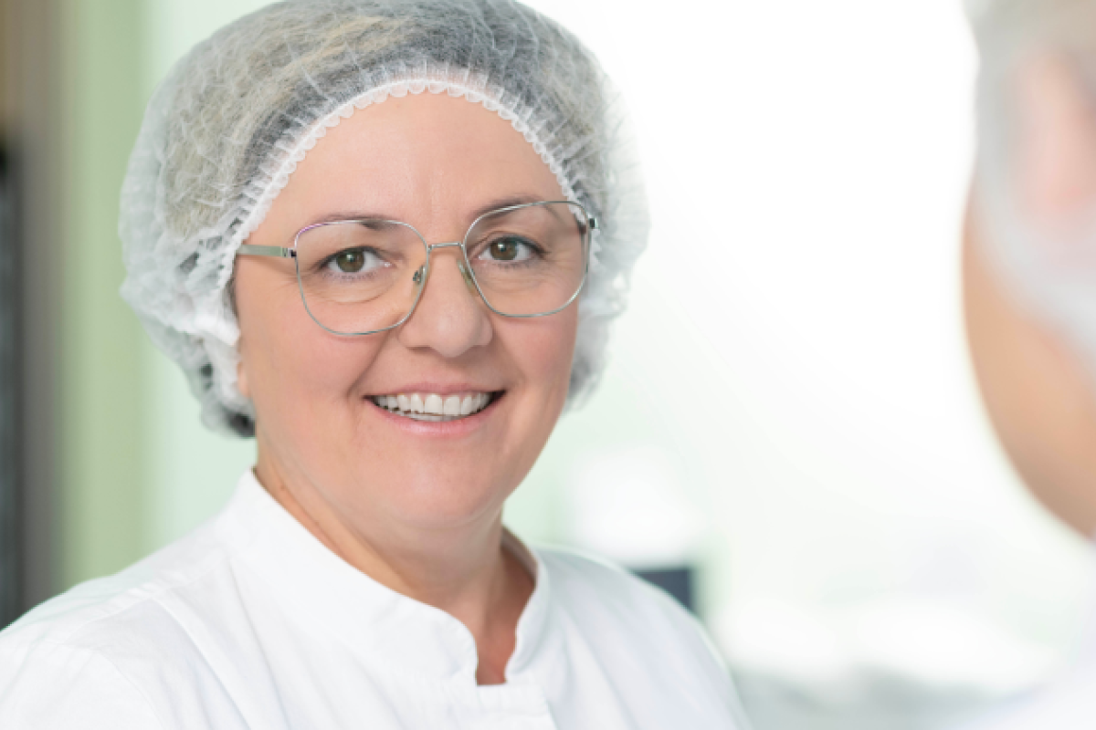 AMW Mitarbeiterin Elena, Production